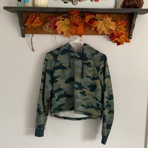 Divided Camo cropped hoodie
